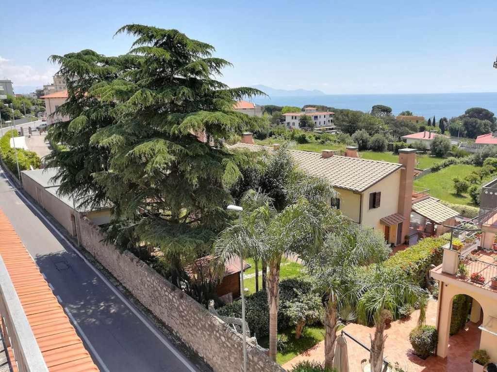 Апартаменты Casa Dinky Attico Con Terrazza Vista Mare Формия Экстерьер фото