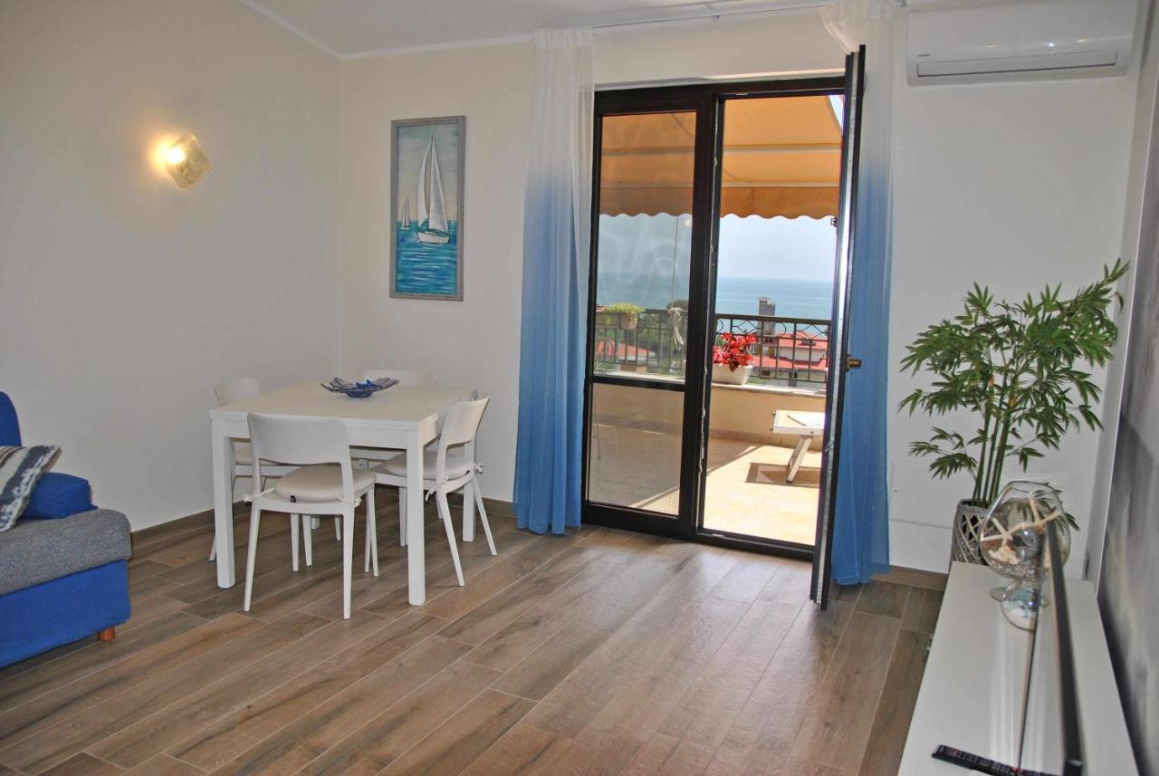 Апартаменты Casa Dinky Attico Con Terrazza Vista Mare Формия Экстерьер фото